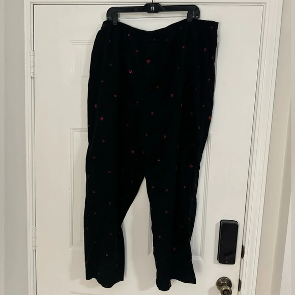 Tracee Ellis Ross Ladybug 🐞 Pajama Set - Picture 3 of 5